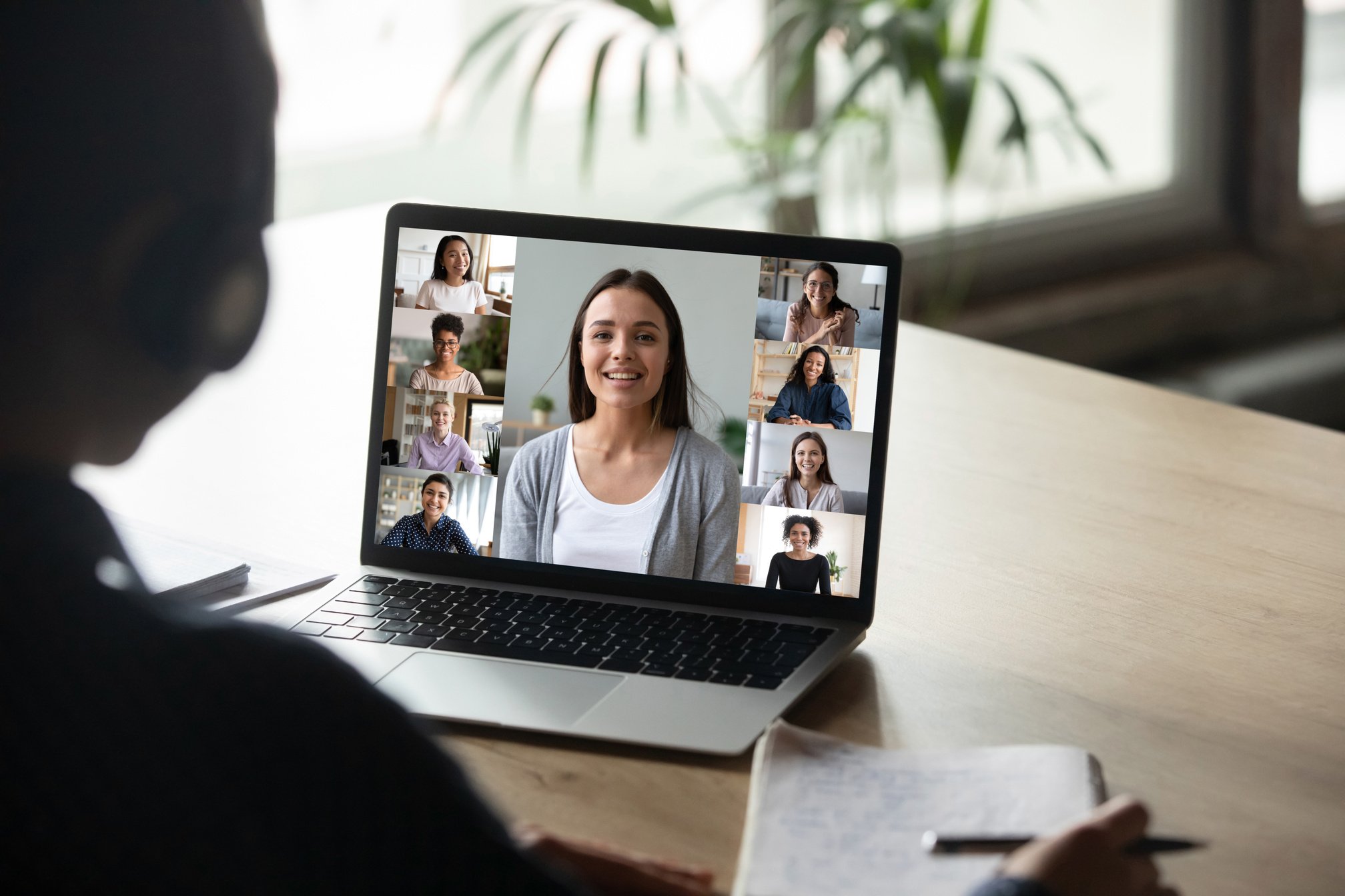 Young have online course with female colleagues